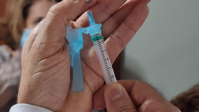 Na próxima semana, moradores de Orizona poderão receber a vacina bivalente da Pfizer