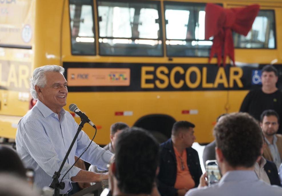 Entregues 59 novos ônibus escolares a 54 municípios