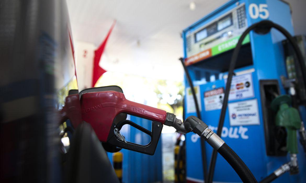 Preço médio do etanol nos postos cai 2,44% em uma semana e da gasolina apenas 0,5%