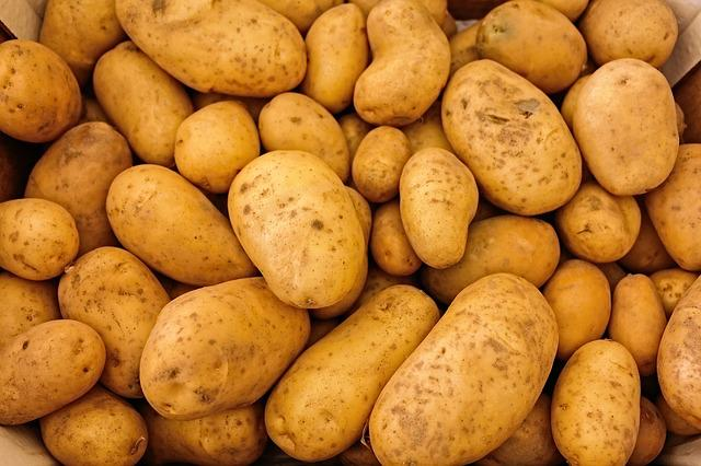 Preços da cenoura e da batata disparam e consumidor quer saber: de quem é a culpa?